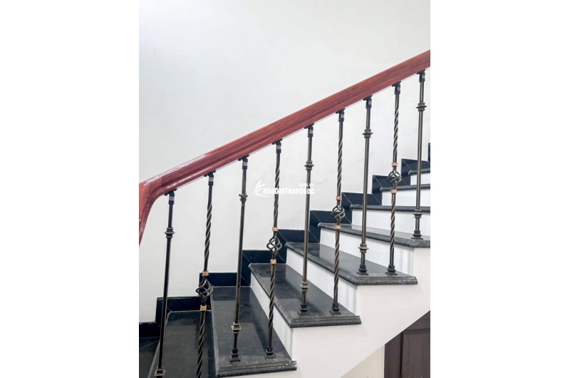 Mình cho thuê nhà đẹp, căn góc, Nguyễn Thị Định, 92m2x 4T vỉa hè 30 Tr